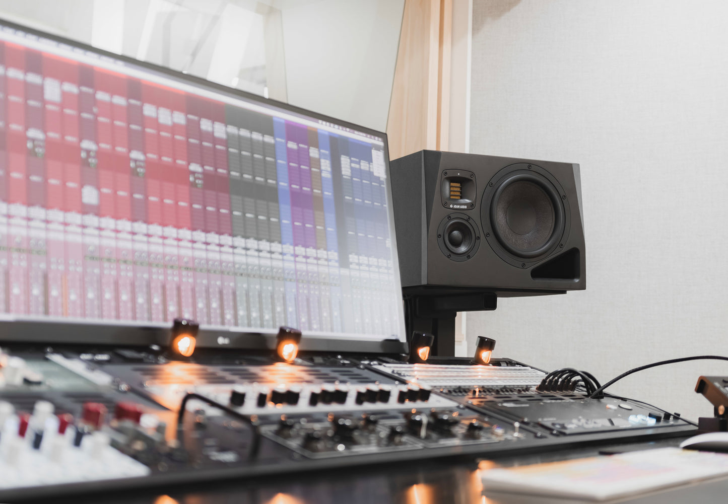 Adam Audio A8H-A SIDE Midrfield Studio Monitor