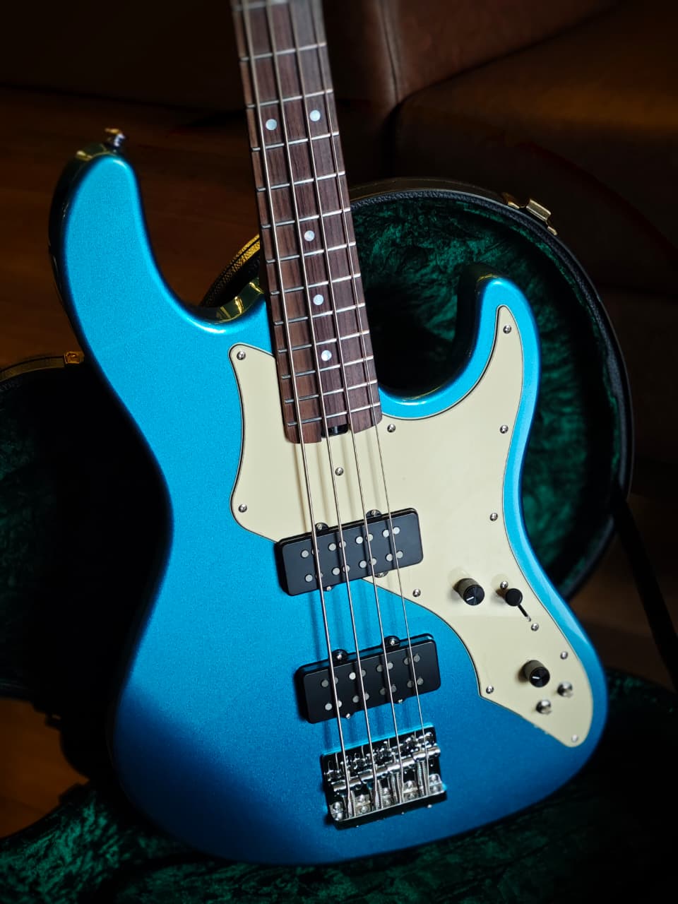 Soloking MJ-1 Roasted Maple Neck Bass Guitar - Lake Placid Blue